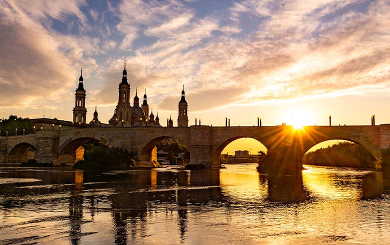 Turismo religioso espana zaragoza pilar atardecer