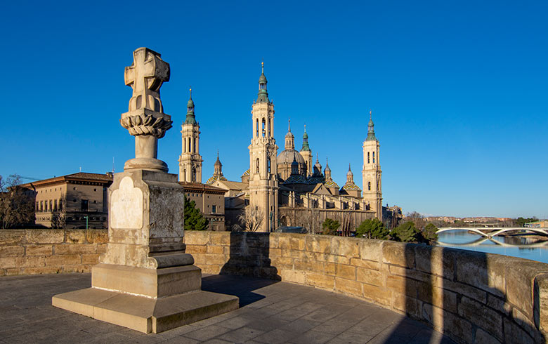 vistas pilar puente de piedra zaragoza